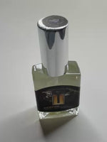 PURFUMES4LES.COM SAMPLE PICTURE OF PERFUME TOP,FRAGRANCESPRAY NOZZLE CLOSE UP  IN  4K